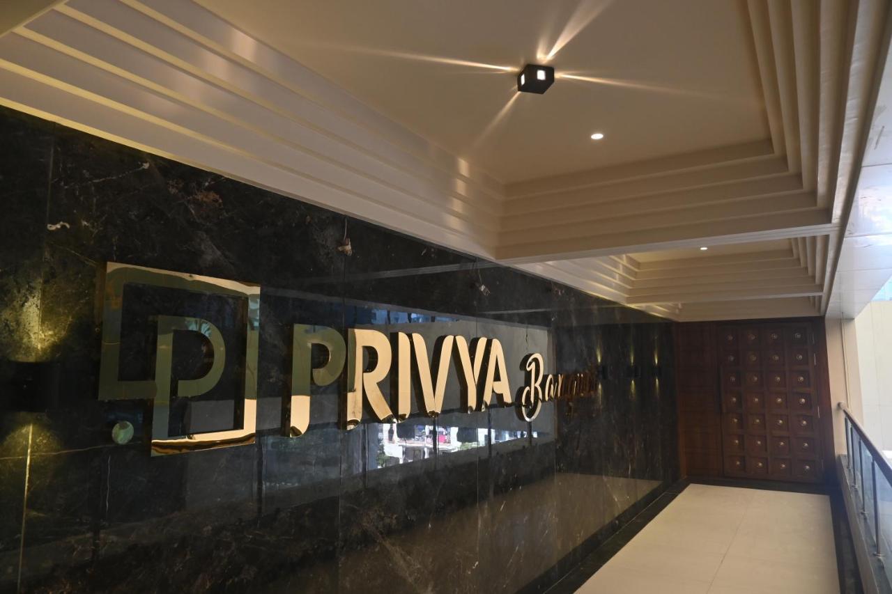 Hotel Privya Rooms And Banquet Szúrat Kültér fotó