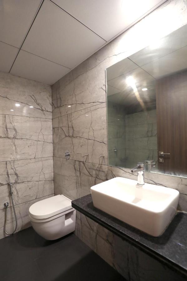 Hotel Privya Rooms And Banquet Szúrat Kültér fotó